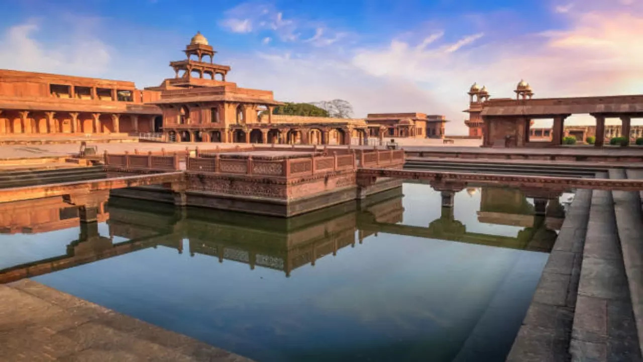 French Tourist Dies After Falling off Damaged Railing at Fatehpur Sikri Fort