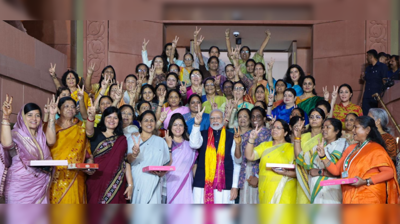 PM Modi poses with women MPs