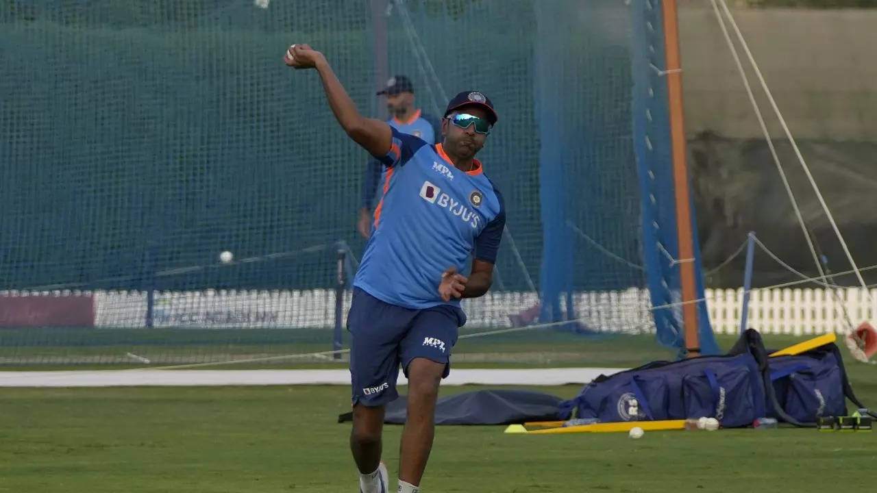 IND vs AUS: Ravichandran Ashwin RETURNS! Veteran Off-Spinner Makes First ODI Appearance After 20 Months