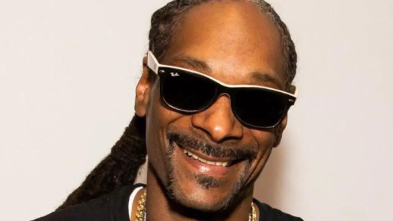 A video of Snoop Dogg asking people not to vote for Trump has gone viral