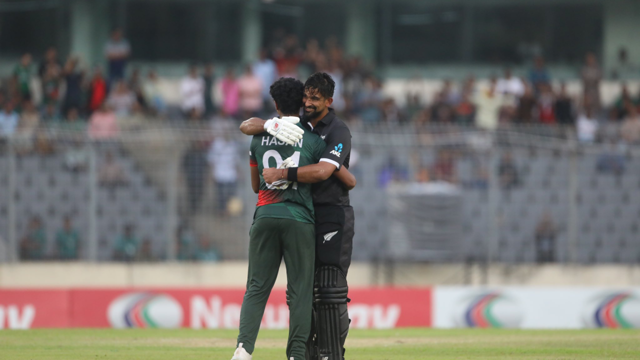 Ish sodhi hug Black Caps Twitter