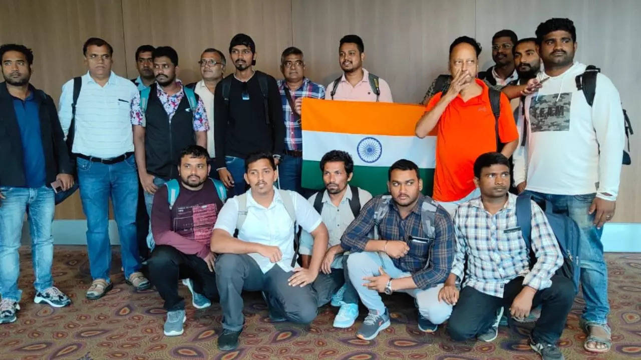 18 Indian Sailors Stuck For 3 Months At Violence Hit Yemen Receive Grand Welcome At Mumbai