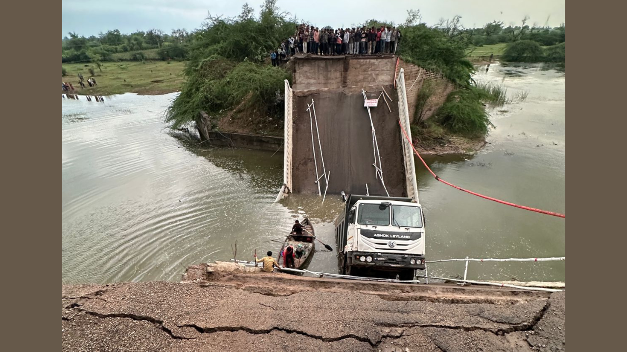 Bridge collapse in Surendranagar, Gujarat