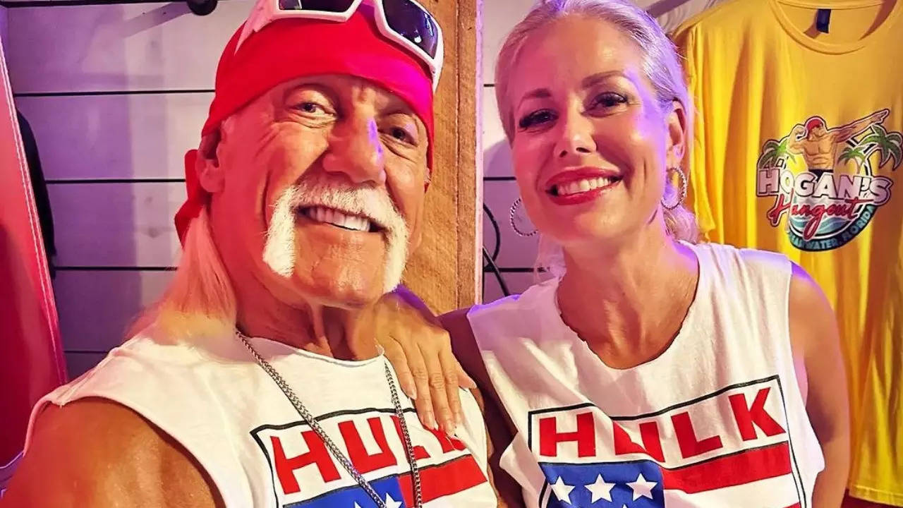 WWE Legend Hulk Hogan Married Yoga Instructor Sky Daily