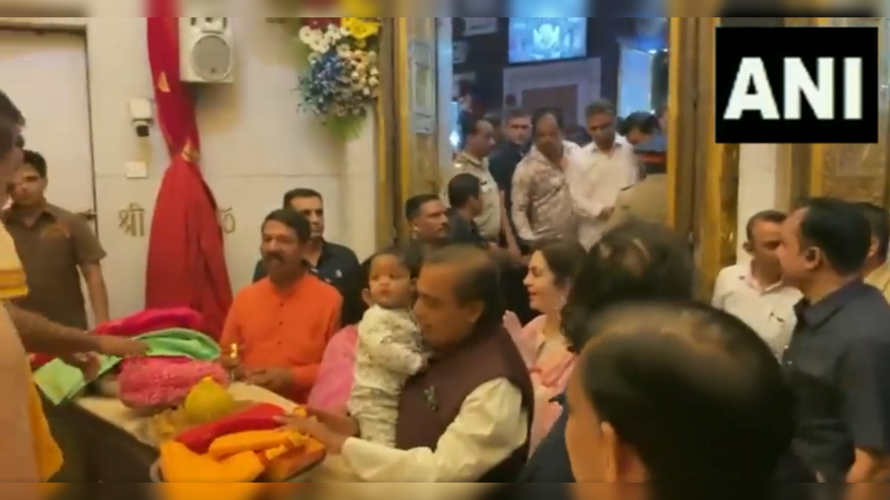 Watch: Mukesh Ambani, Nita Ambani And Family Seek Blessings At Mumbai’s Siddhivinayak Temple