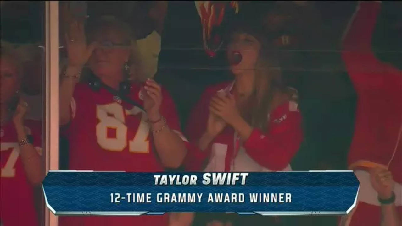 Taylor Swift at Kansas City Chiefs vs Chicago Bears