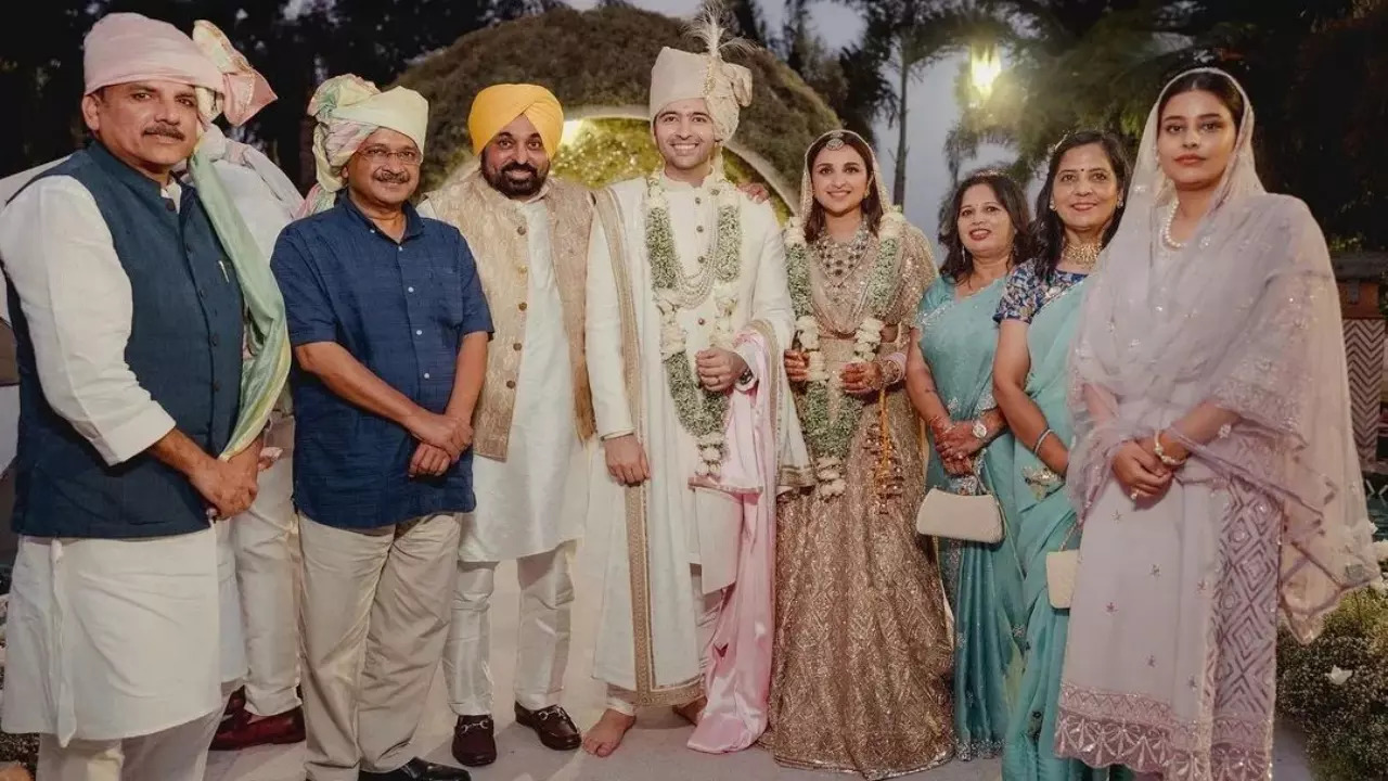 Delhi CM Arvind Kejriwal, Punjab CM Bhagwant Mann Pose With Parineeti Chopra and Raghav Chadha