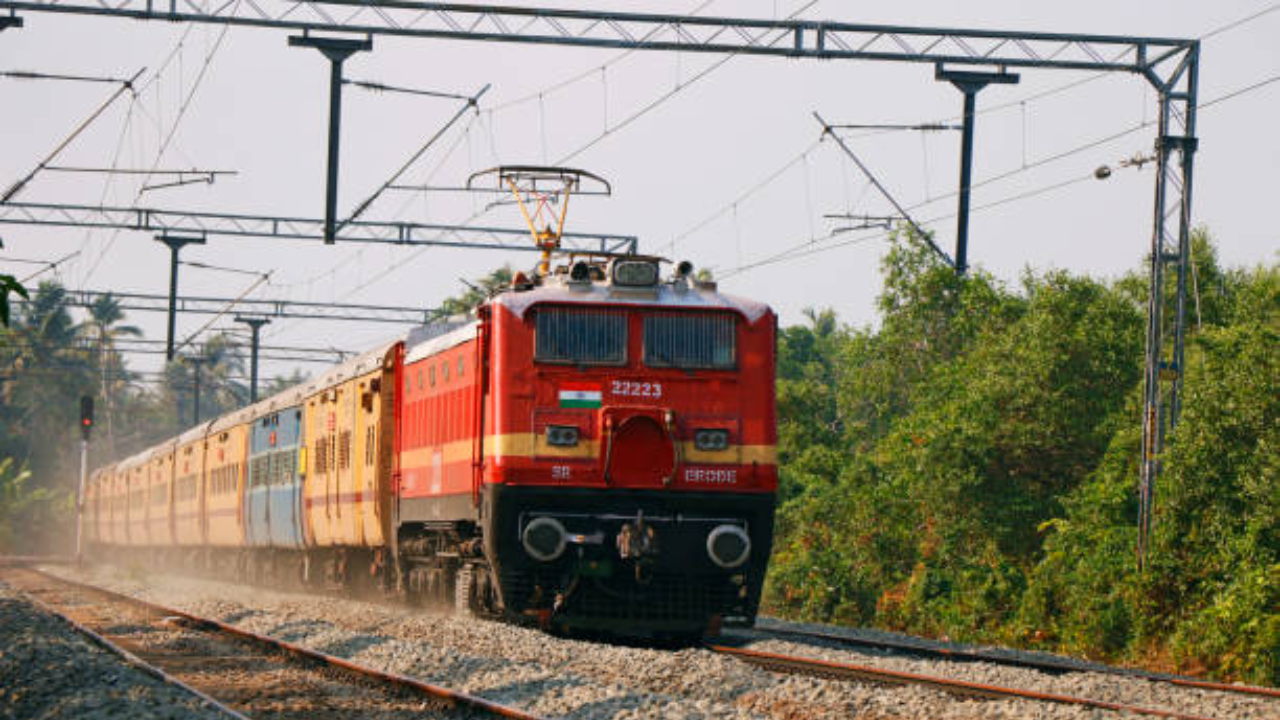 How 12-Year-Old Boy Used His T-shirt To Prevent Train Accident In Bengal