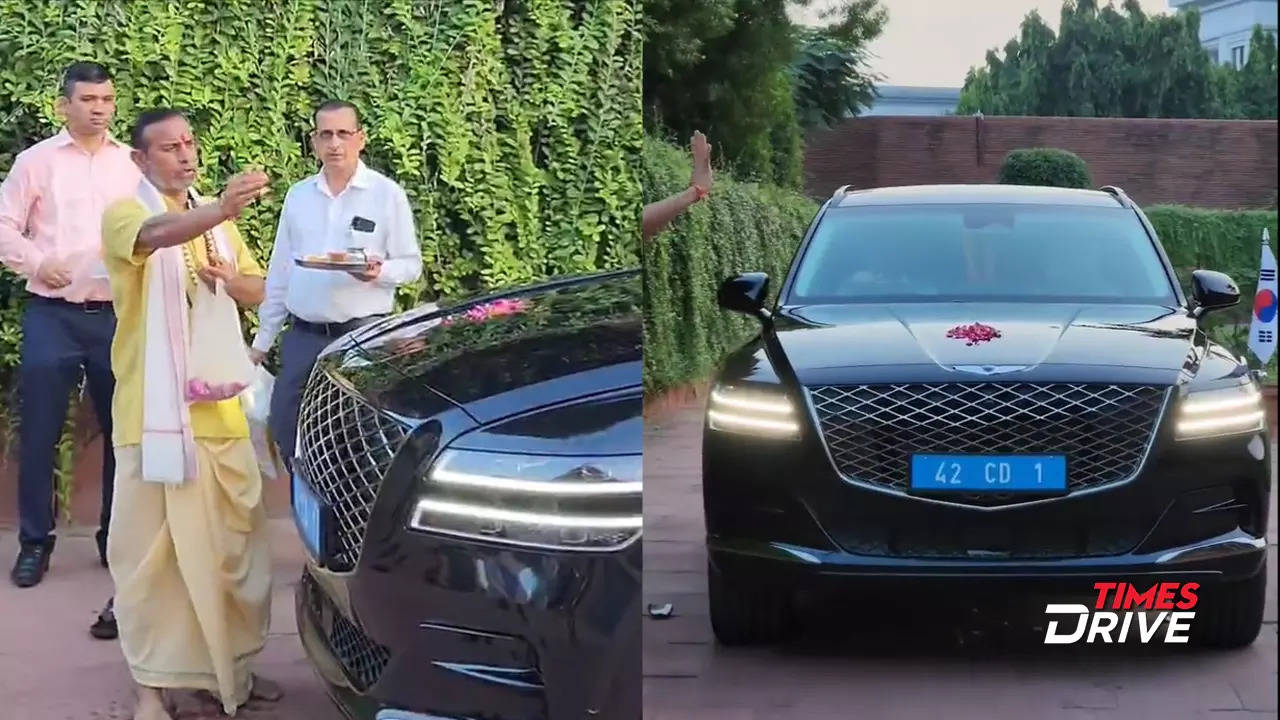 South Korean Ambassador gets a Genesis GV80