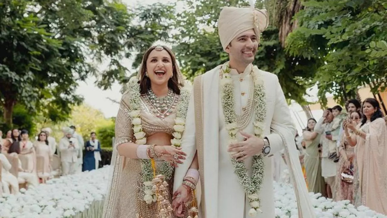 Newlyweds Parineeti Chopra-Raghav Chadha To Host 2 Star-Studded Wedding Receptions In Mumbai And Delhi