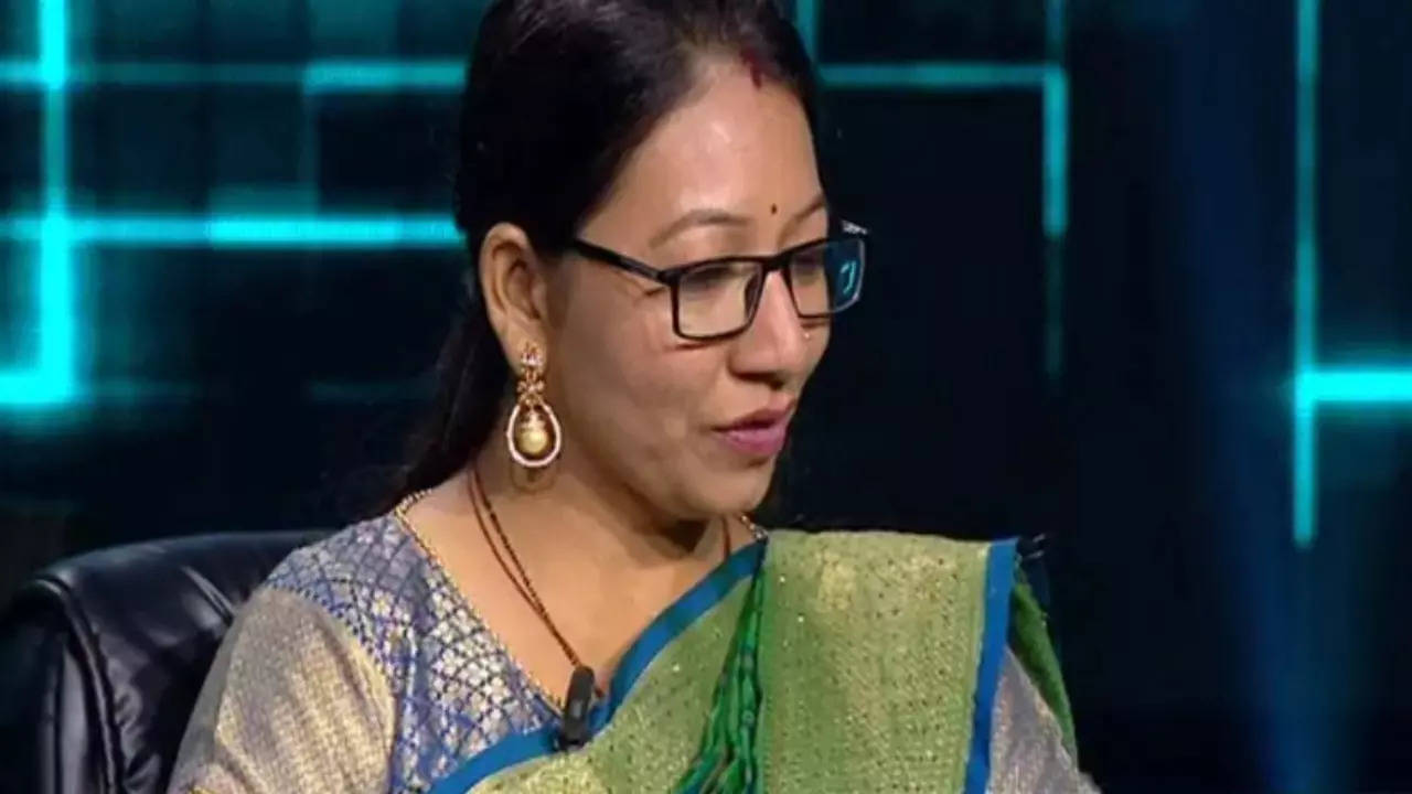 KBC 15: Homemaker Pinky Fails To Answer Rs 12.50 Lakh Question On Dilip Kumar