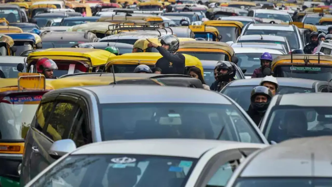 Bengaluru: Heavy Traffic Jam on Outer Ring Road; ITBT Firms Asked Not to Rush Out