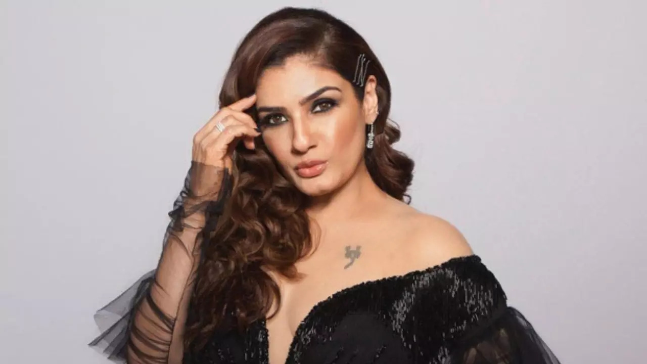 Raveena Tandon Reveals She Puked After Her Lips Brushed With Co-Star During A Scene: Could Not Bear It