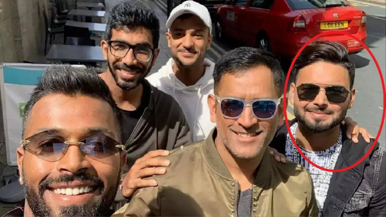 REVEALED! SRH Star Claims It Was His Hand On Rishabh Pant's Shoulder In VIRAL Pic, Ends 'Years' Of Speculation