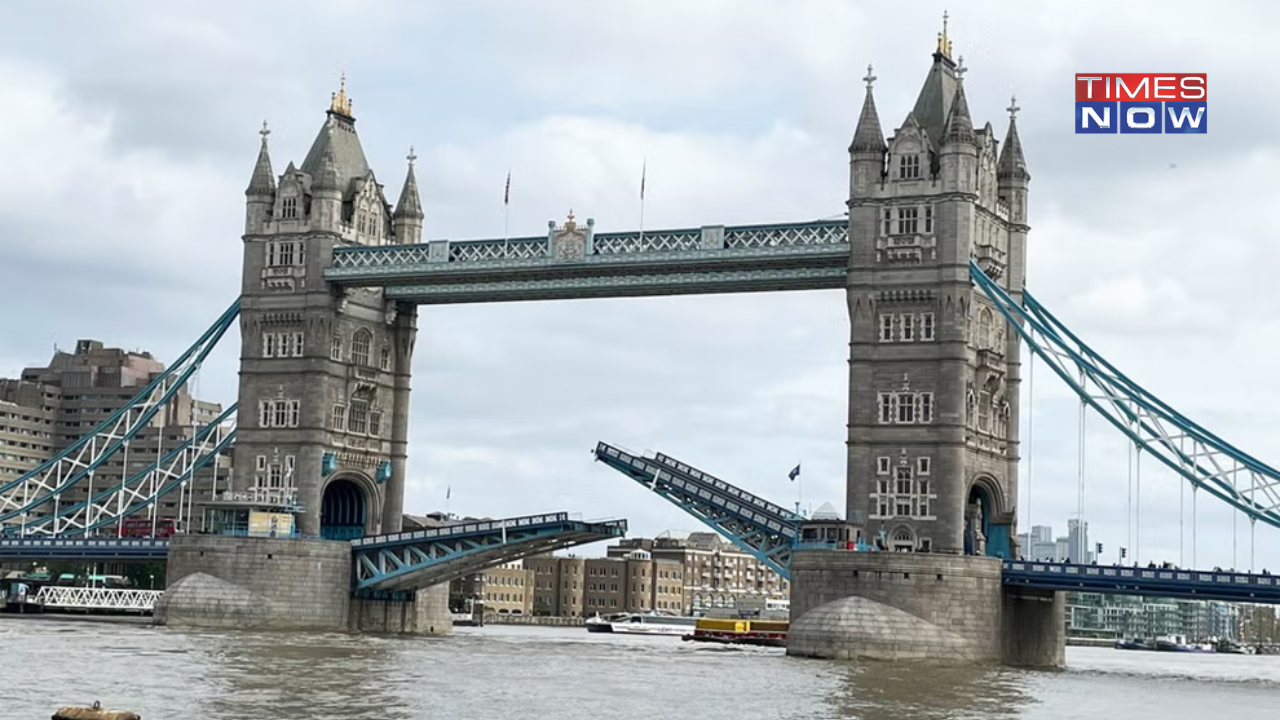 London Tower Bridge 'Stuck Open' Causing Major Traffic Jams, Chaos