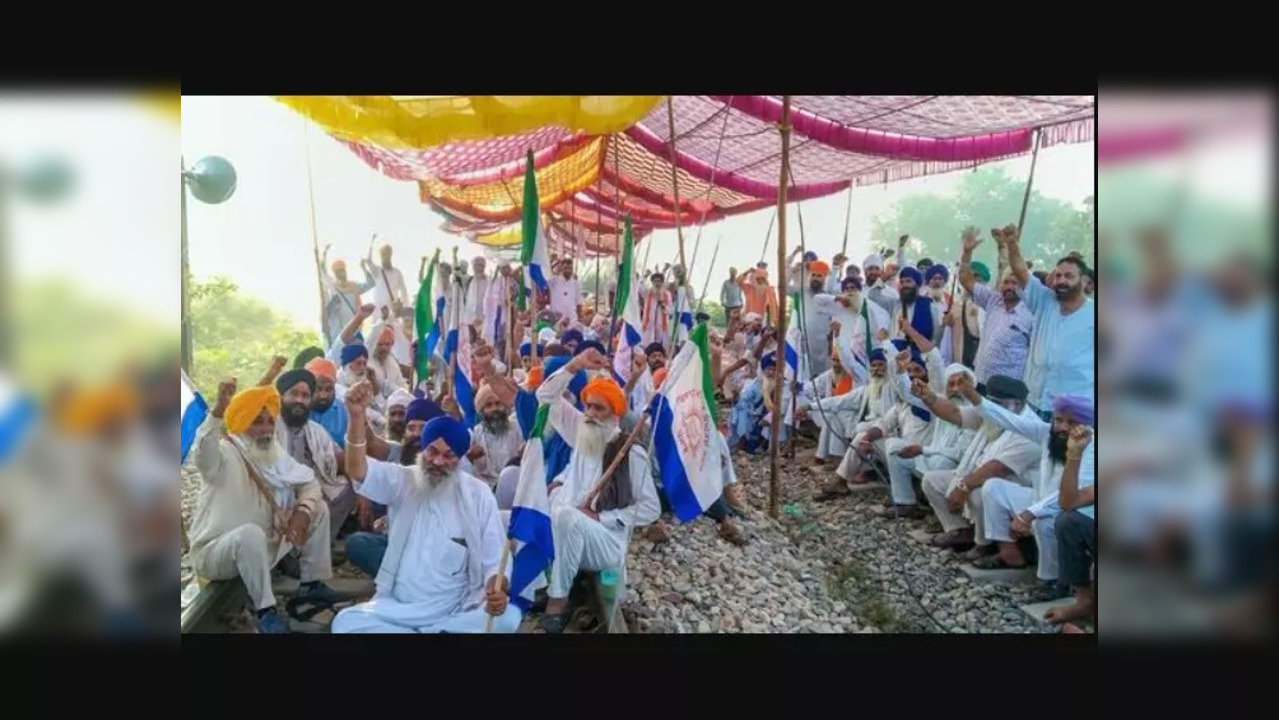 Punjab Farmers Rail Roko strike dharna