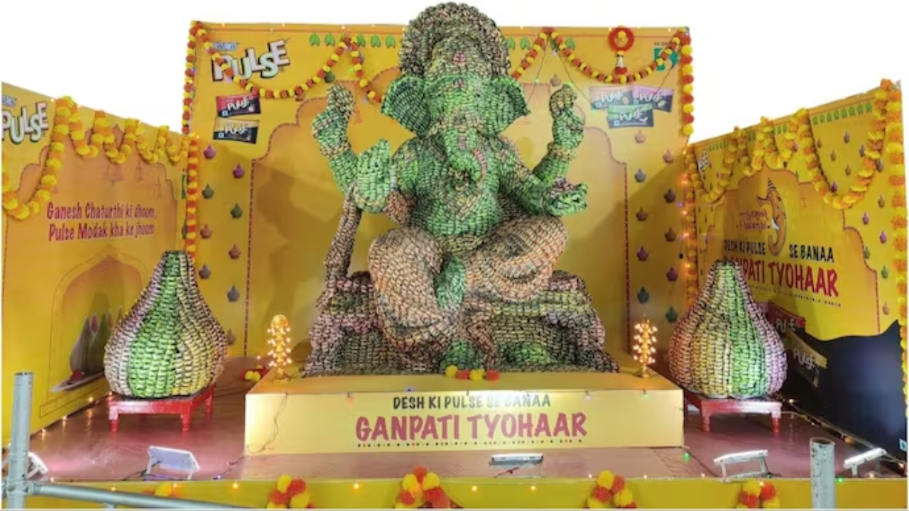 Ganesh idol made with pulse candy installed at Mumbai’s Lalbaugcha Raja Pandal. (Image via Facebook)