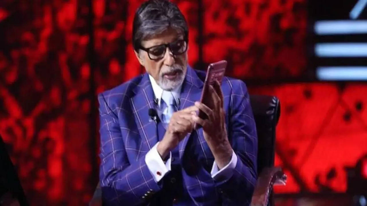 Amitabh Bachchan warns against scams