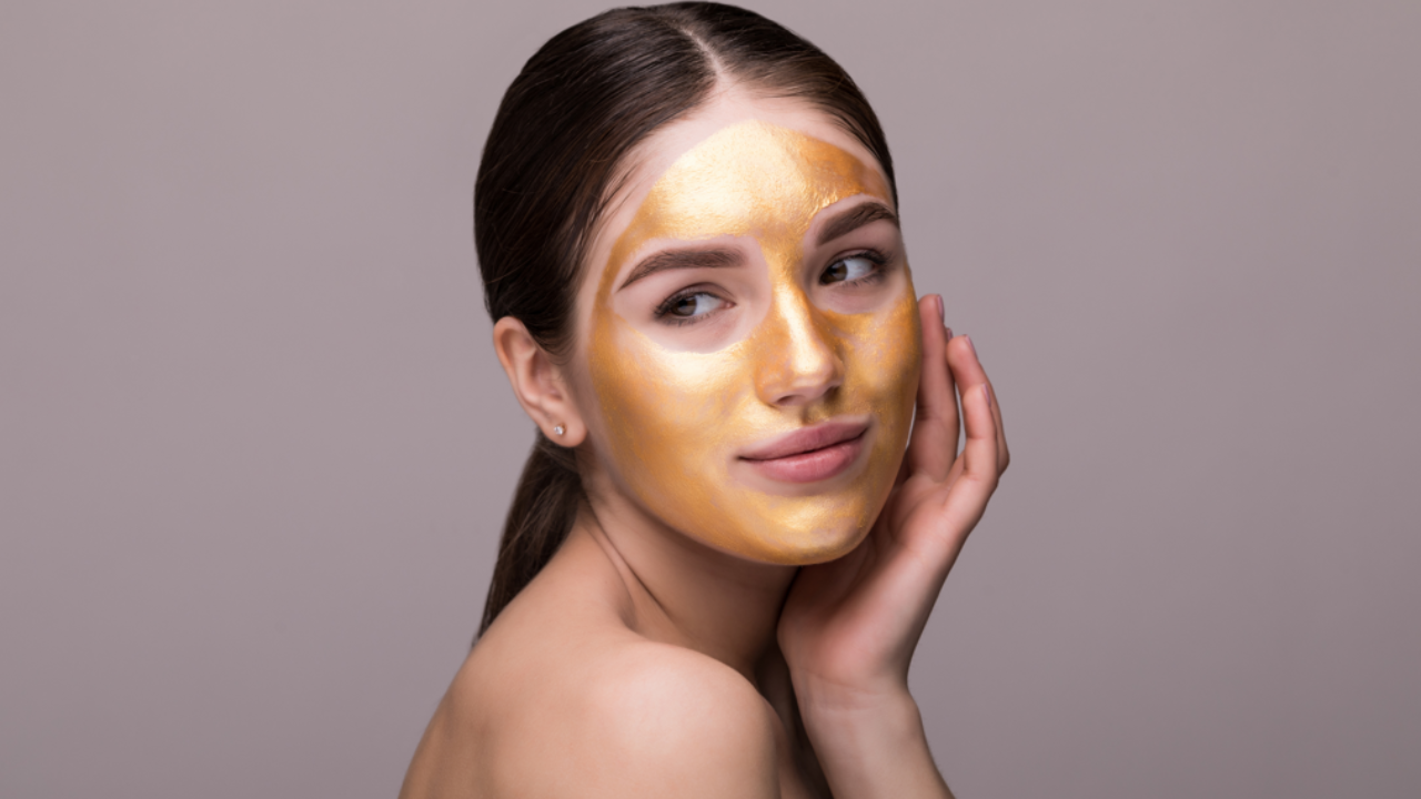 Harmful skincare products to stay away from, according to a dermatologist. Pic Credit: Freepik