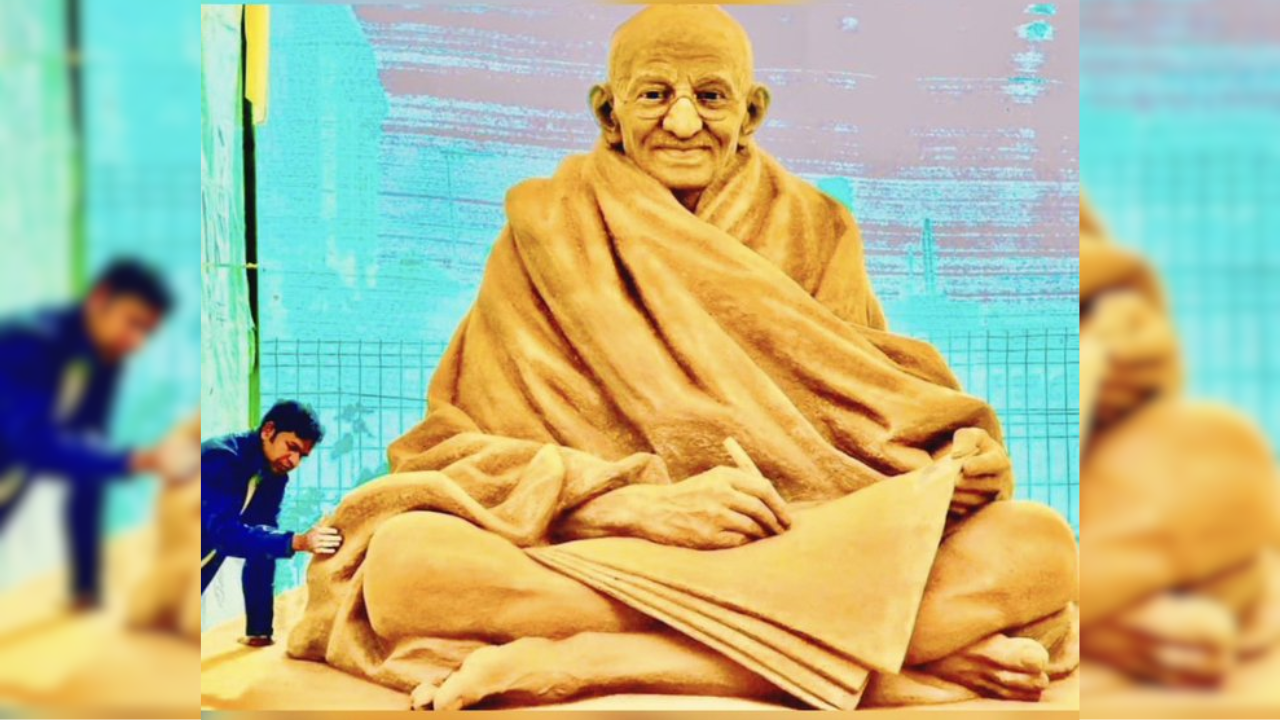 Gandhi Jayanti 2023: Sudarsan Pattnaik Pays Tribute to Mahatma Gandhi with Sand Sculpture On Puri Beach