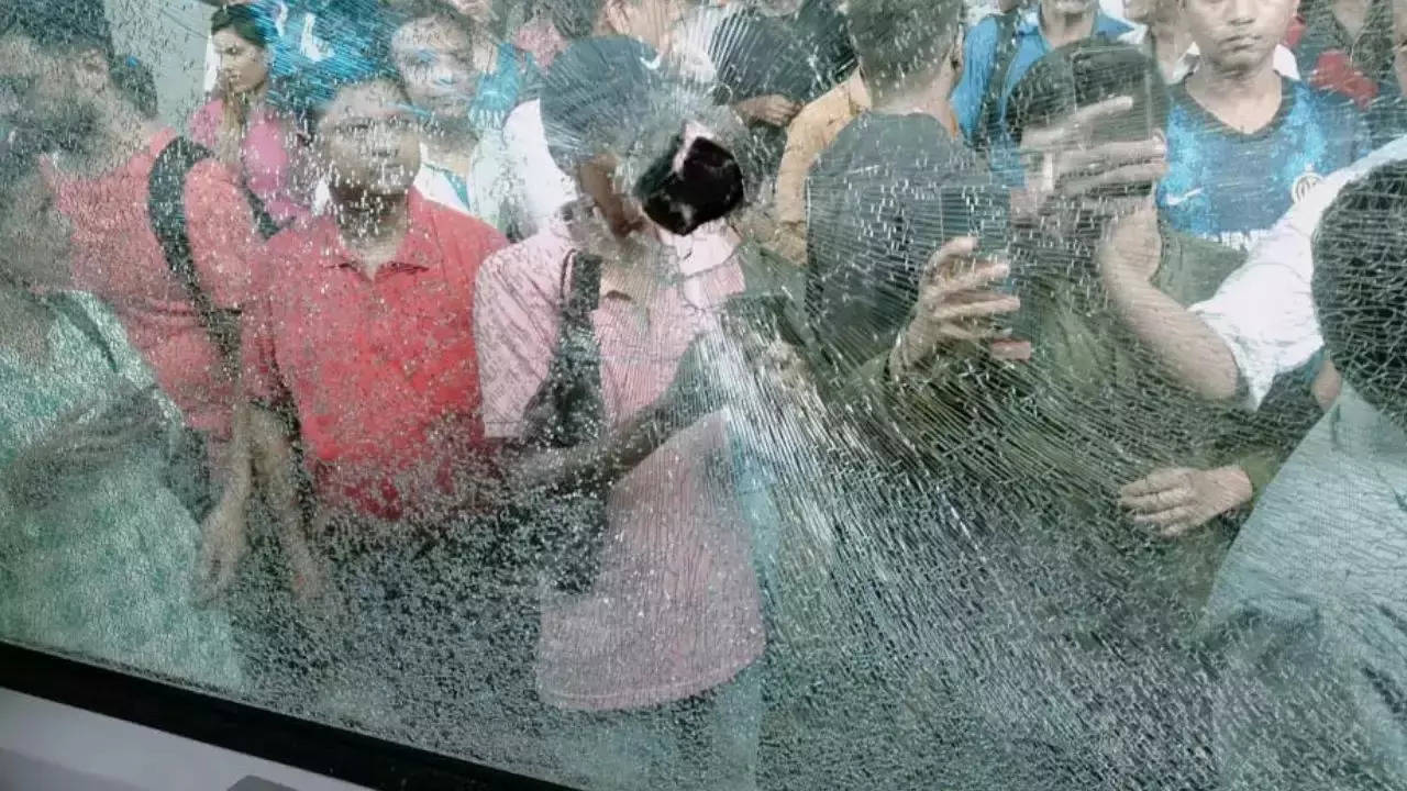 Mumbai Stone pelting on local train traveling from Borivali to Virar