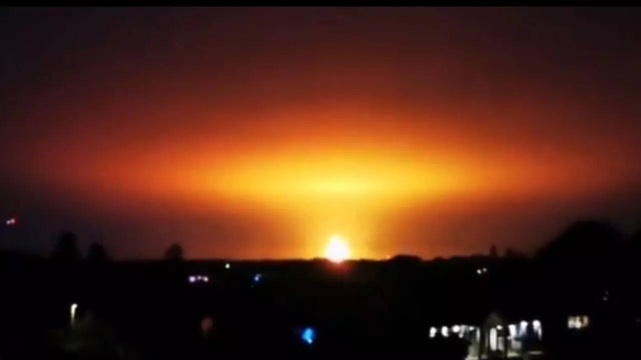 Oxfordshire Lit Up With Huge Fireball After Massive Explosion | Watch Pulsating Sky Footage