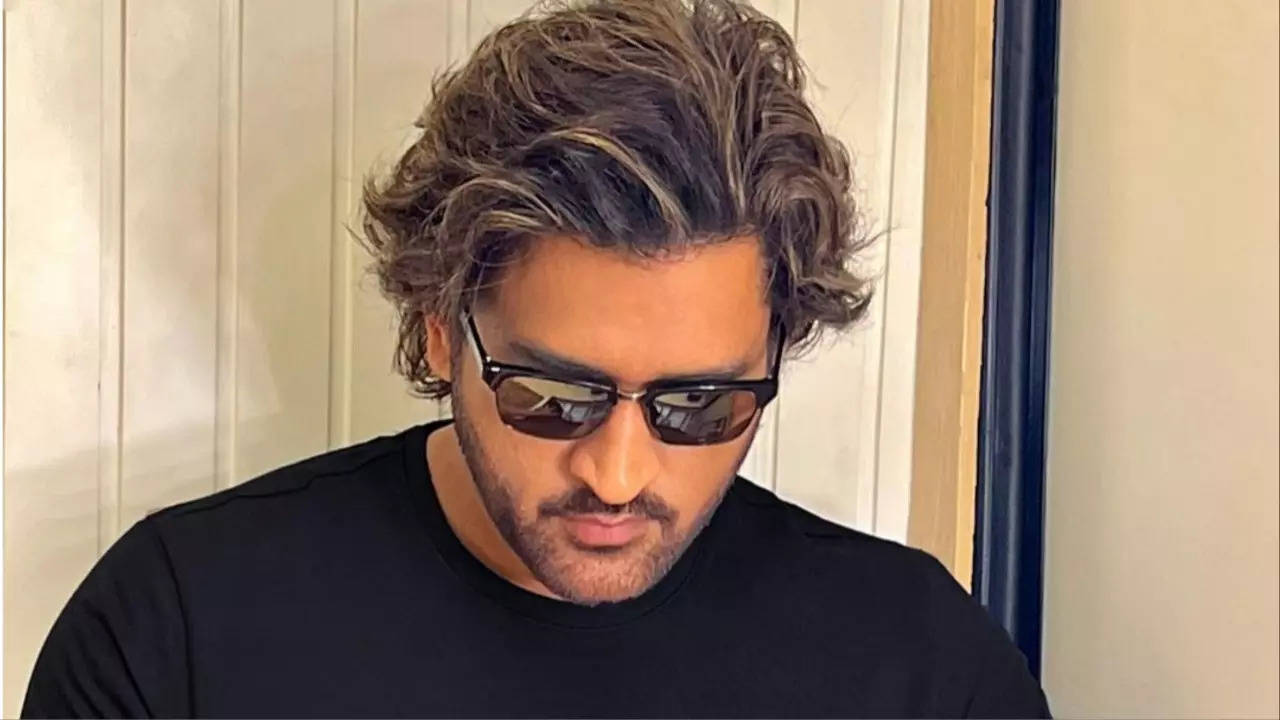 Fans go crazy as MS Dhoni flaunts his iconic long-hairstyle | Cricket Times