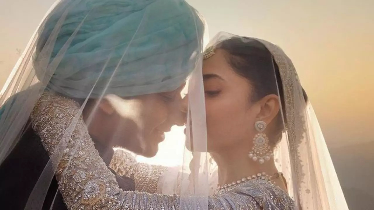 Bismillah! Mahira Khan Drops First Wedding PIC With Hubby Salim Karim And It Screams Love