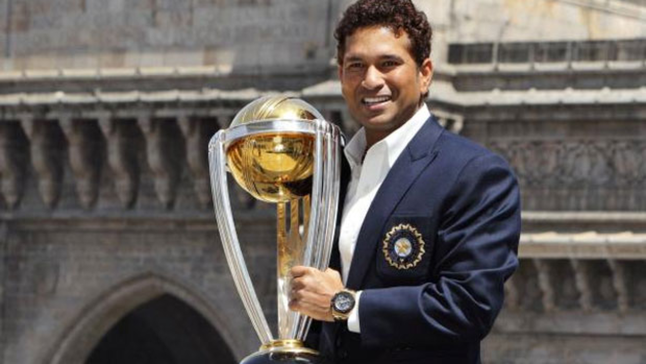 Sachin 2011 wc trophy AP (1)