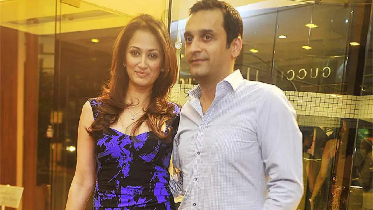 Gayatri Joshi and Vikas Oberoi