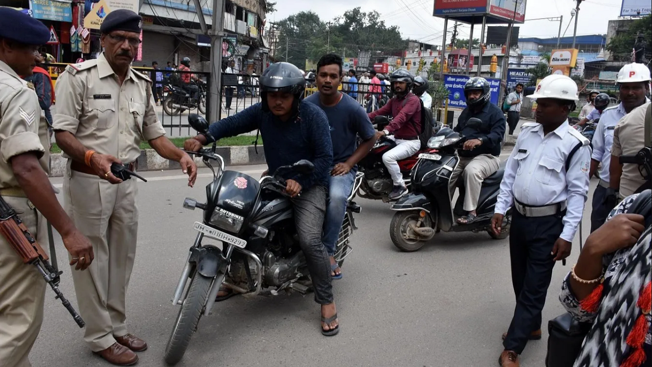 Need To Waive Off Delhi Traffic Pending Challan? Visit Lok Adalat This Sunday