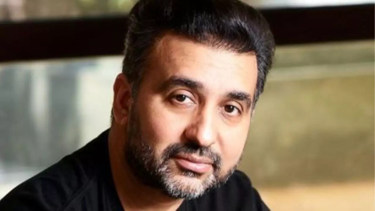 Maskman Raj Kundra Takes Sly Dig At Trolls With Stand-Up Comedy Act: I Am Shilpa Ka Pati Aka Sasta Kanye West