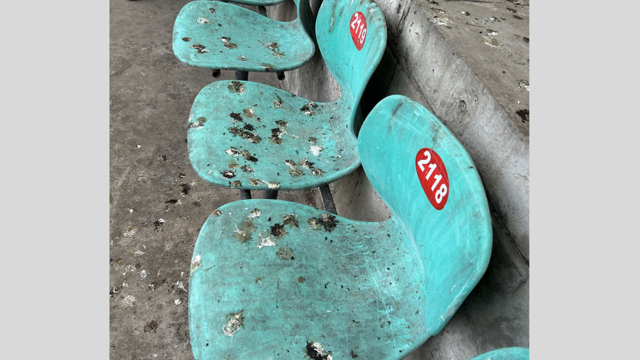 ICC World Cup 2023: Viral Post of Decaying Seats at Hyderabad Stadium Sparks Outrage Among Fans