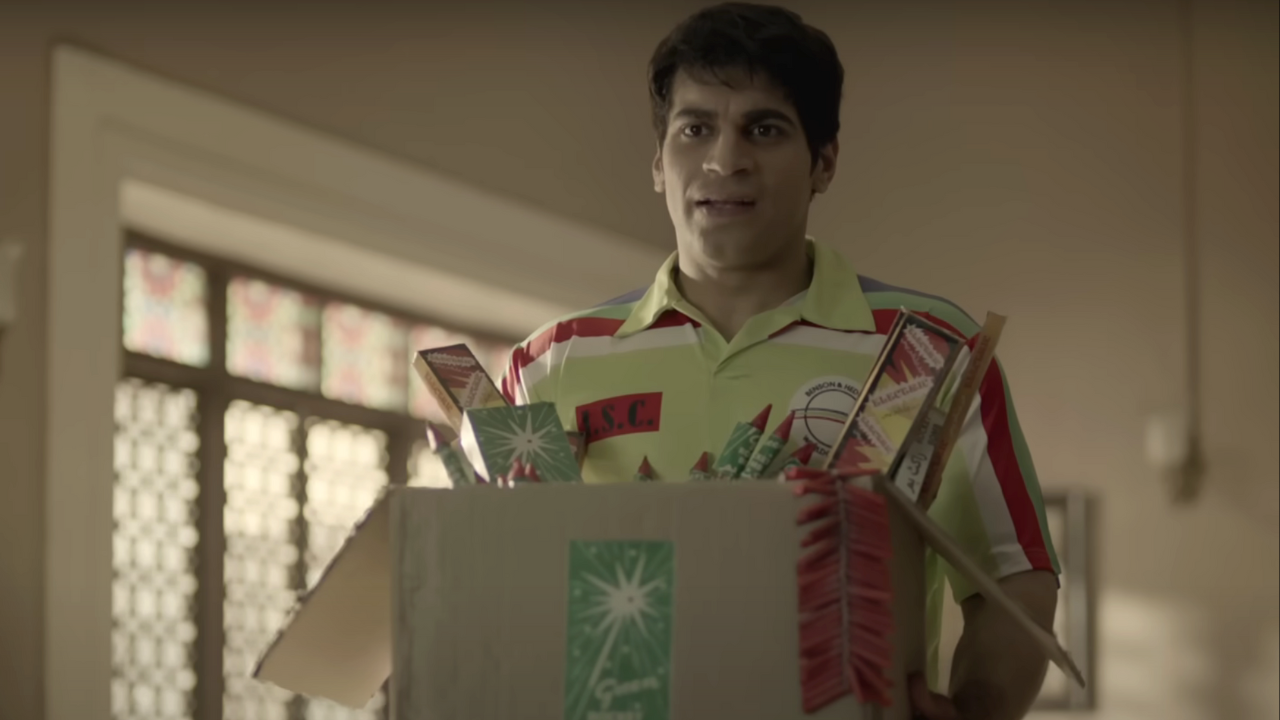 Pakistan's 'Maukaman' awaits an ICC Cricket World Cup win against India in the first 'Mauka Mauka' ad. | Image courtesy: Screenshot from Star Sports/Youtube