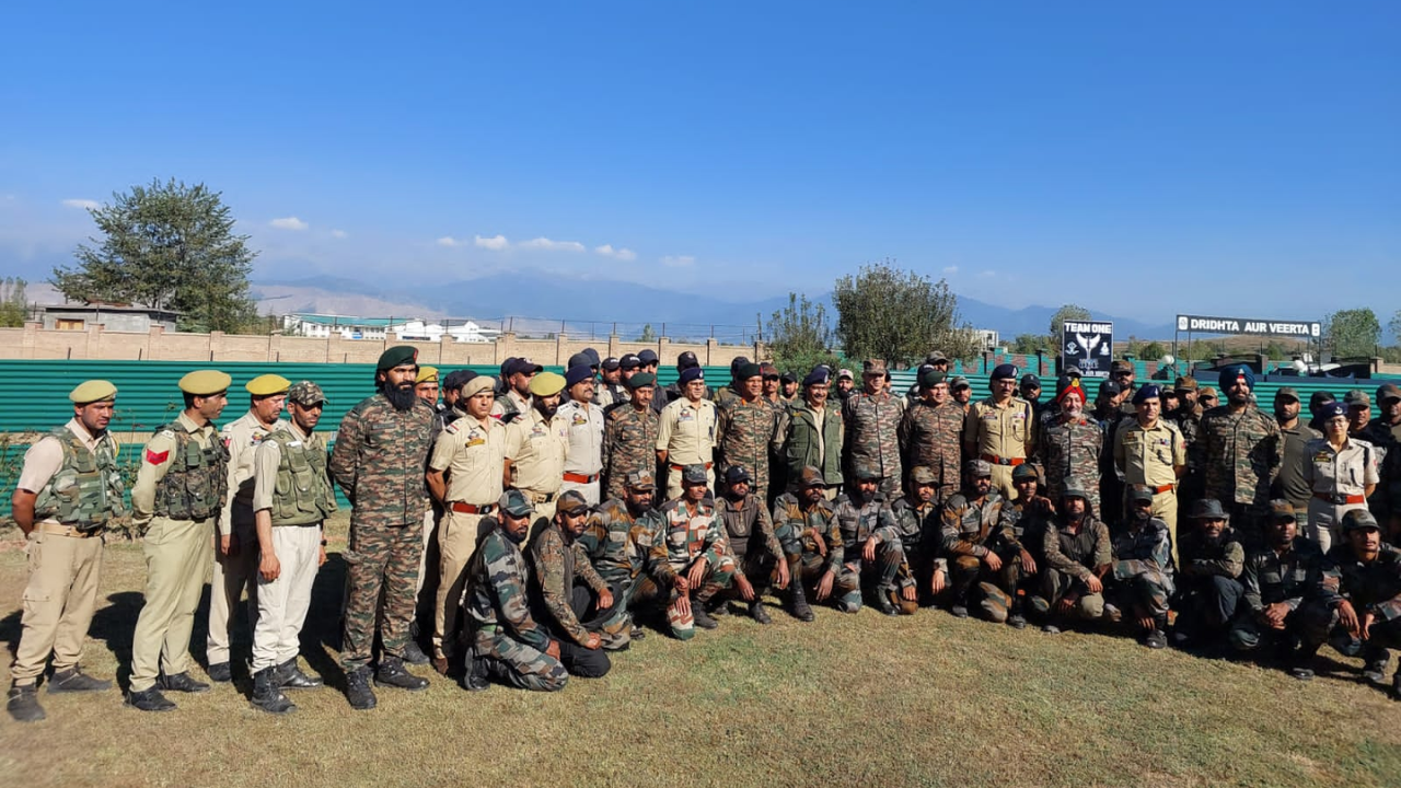 J&K DGP Facilitates Personnel Part Of 7-Day Gadol Kulgam Operation ...