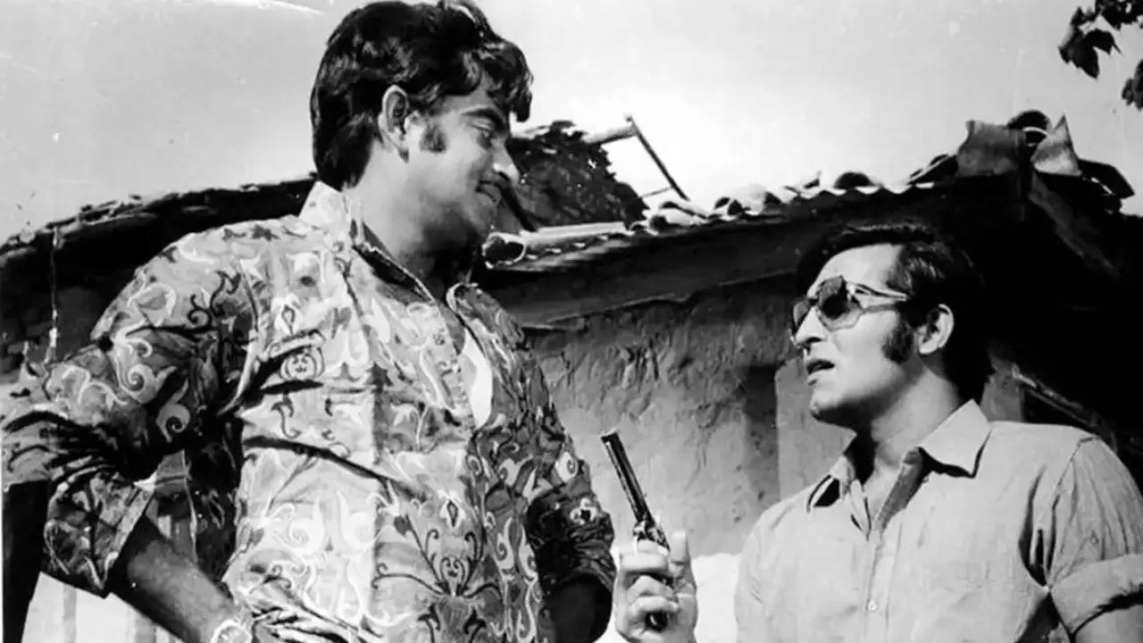 Exclusive! Shatrughan Sinha Remembers Vinod Khanna On 77th Birth Anniversary