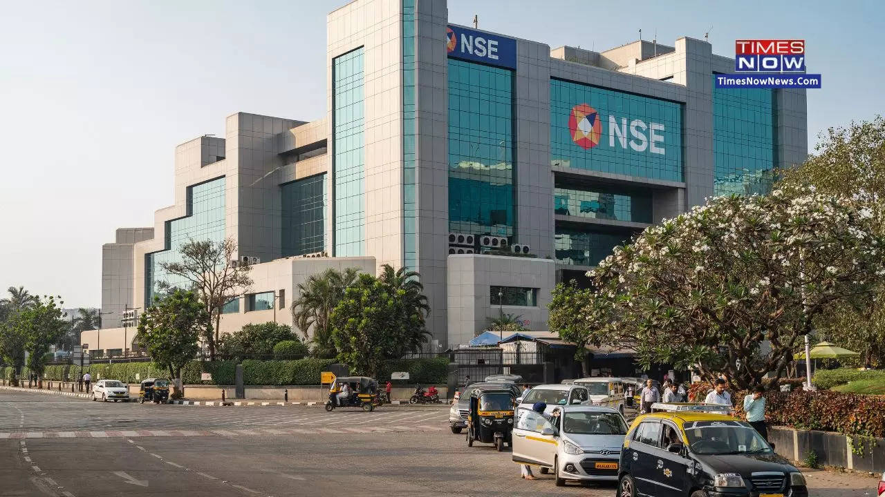 NSE To Launch Options Contracts On WTI Crude Oil, Natural Gas Futures On THIS Date