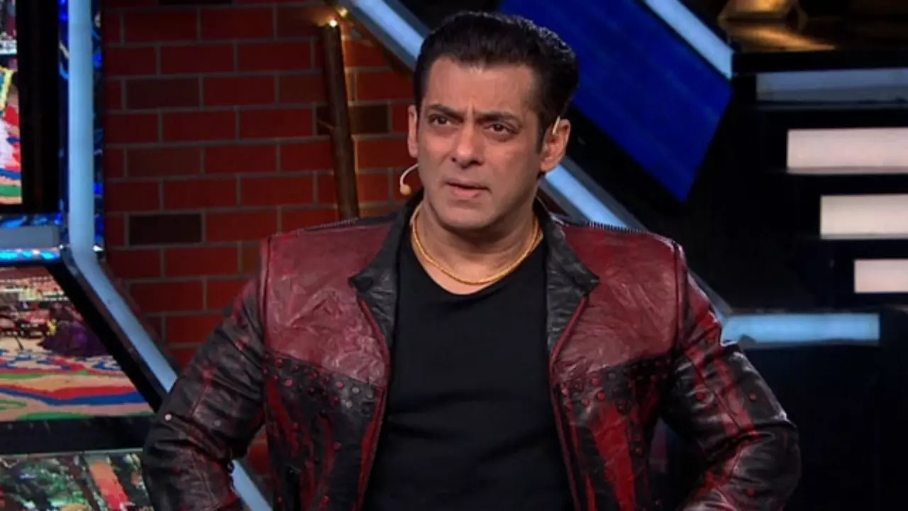 5 Times Bigg Boss Host Salman Khan Lost His Cool At Contestants