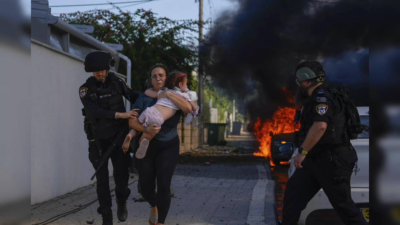 Israeli IDF secures residents as Hamas militants attack border areas