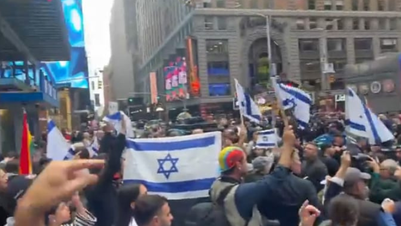 Israel Palestine Supporters Face Off At New York City s Times