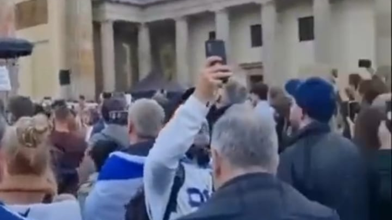 People In Berlin Sing Israel's National Anthem