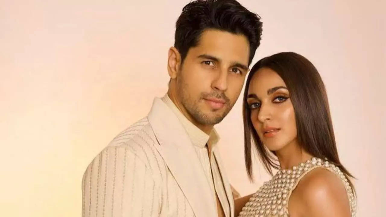 EXCLUSIVE! Koffee With Karan Season 8: Power Couple Kiara, Sidharth To Be  FIRST Guests On Couch? Deets Here | Web Series News, Times Now