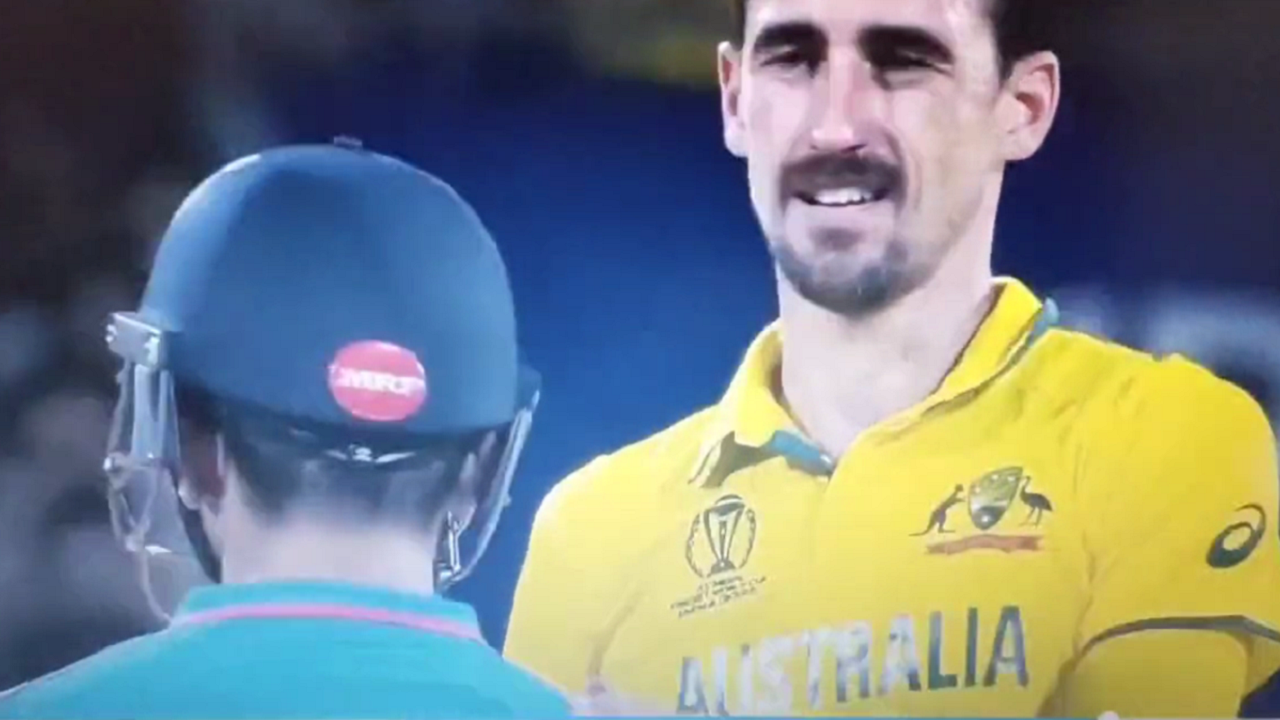 Mitchell Starc wins hearts with his wonderful gesture for Virat Kohli after hitting him on his head