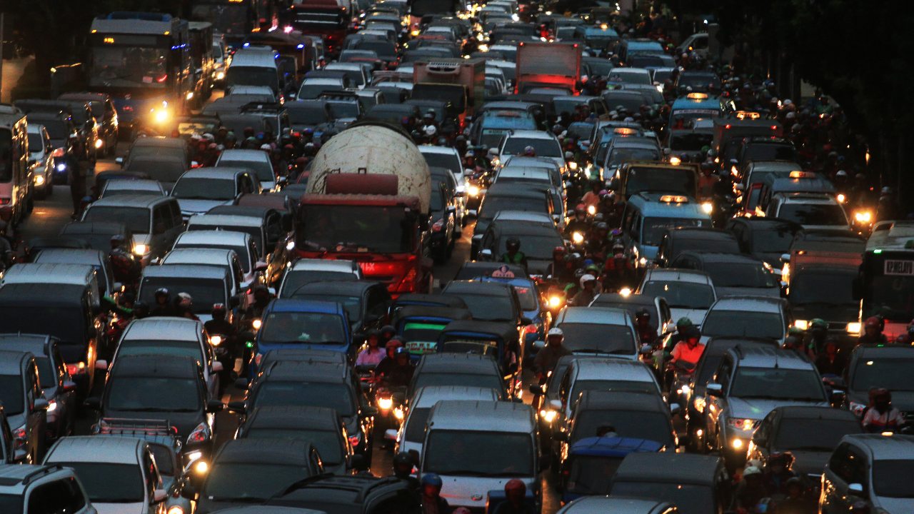 Noida: Traffic Snarls on Film City, Sector 18 Roads As Crowds Pay Tribute to Kanshi Ram