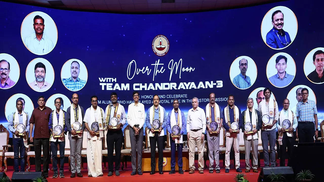 The 12 IIT Madras Alumni part of Chandrayaan-3 Mission felicitated at ‘Over the Moon with Team Chandrayaan-3’ held in IIT Madras on 8 Oct