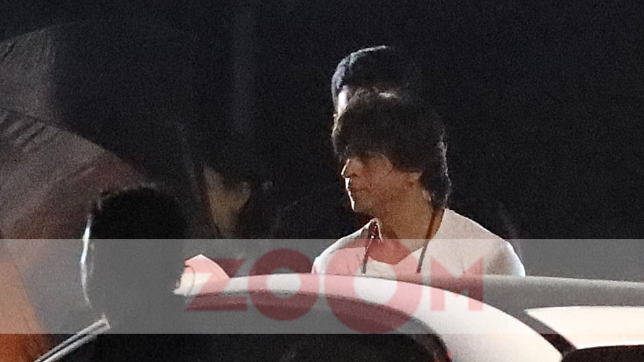 Exclusive! Shah Rukh Khan Shoots For Rajkumar Hirani's Dunki In Mumbai Amid Death Threats. Pics