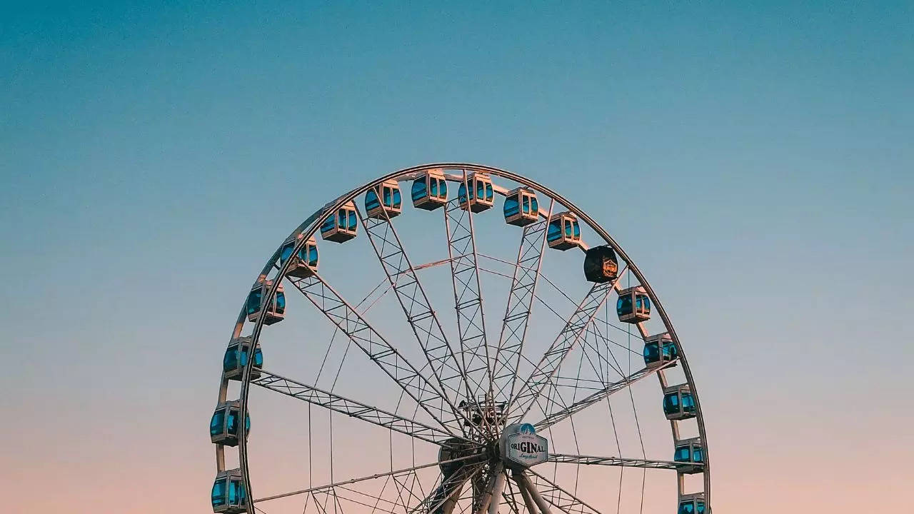 Santa Monica Pier, California: Person Claiming To 'Have A Bomb' Climbs Onto Ferris  Wheel