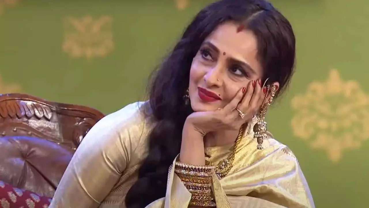 Rekha Birthday Special! When Legendary Actress Turned Singer