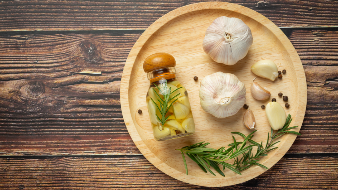 5 Garlic recipes to make at home. Pic Credit: Freepik