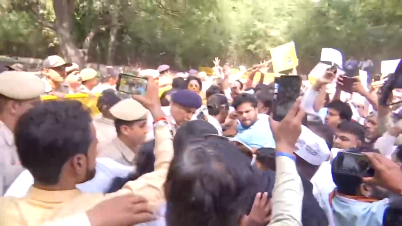 AAP Protest In Delhi